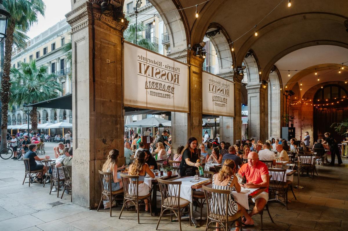 El Arte de Compartir la Mesa: Más Allá de la Gastronomía