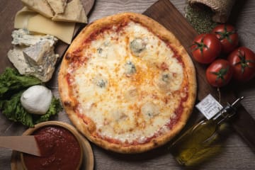 pizza 4 formaggi Italinisches Restaurant Speisekarte