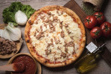 Pizza tonnata restaurant italià