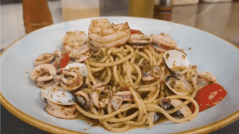 spaghetti frutti di mare plat italien