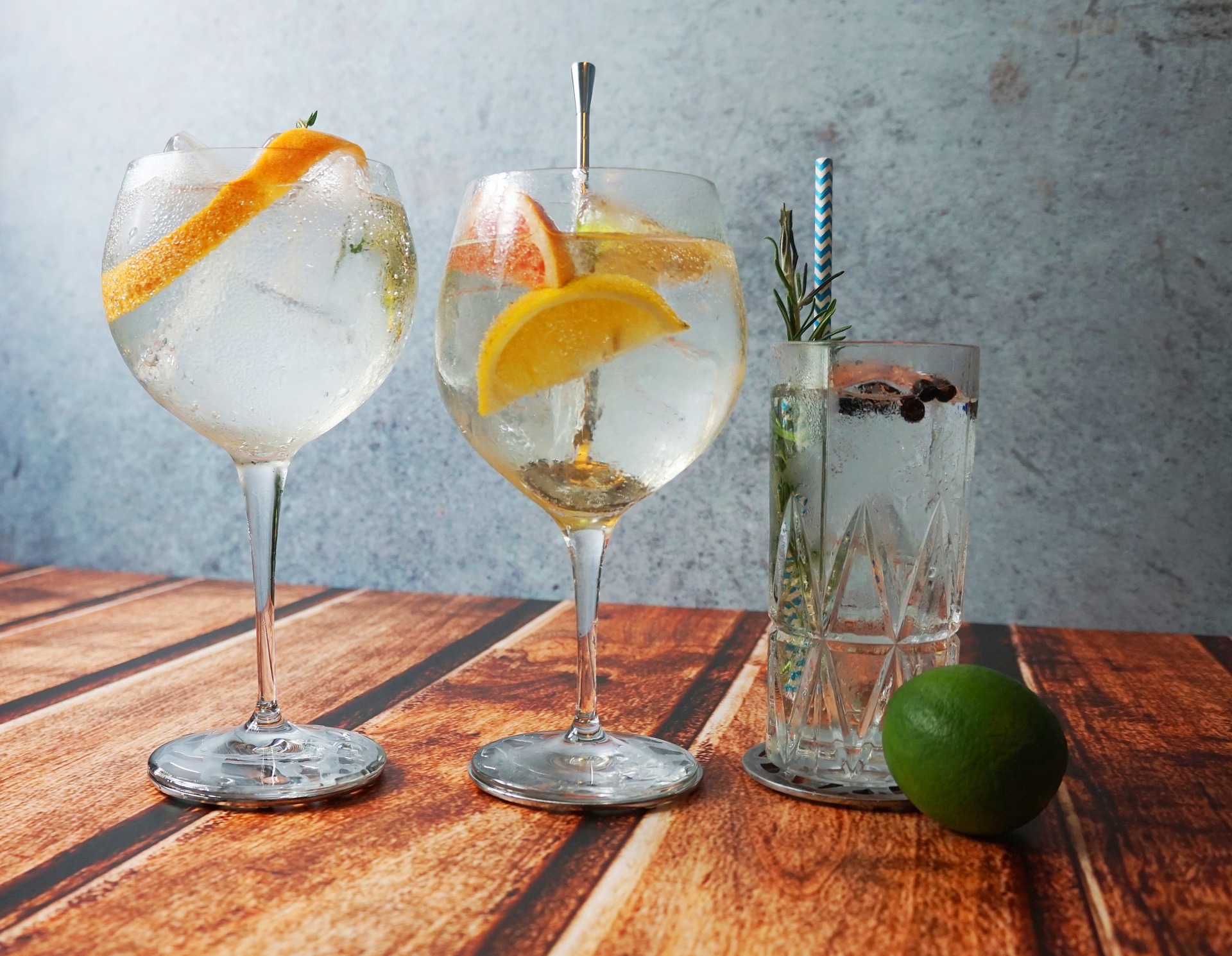 4 Gin Tonics per a gaudir la nit en la Plaça Real